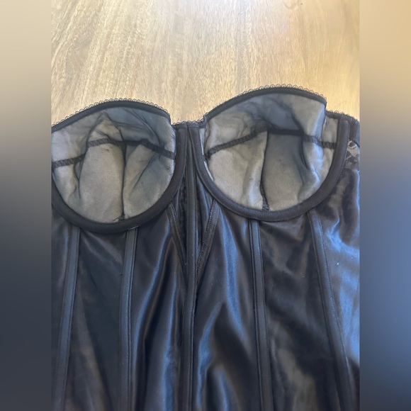 Vintage black lace corset bustier - Picture 10 of 11